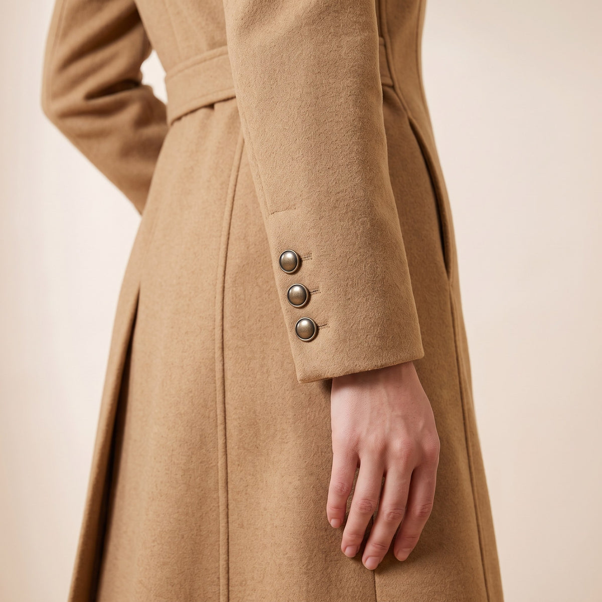 Cordelia coat, Khaki, three-button cuff close-up