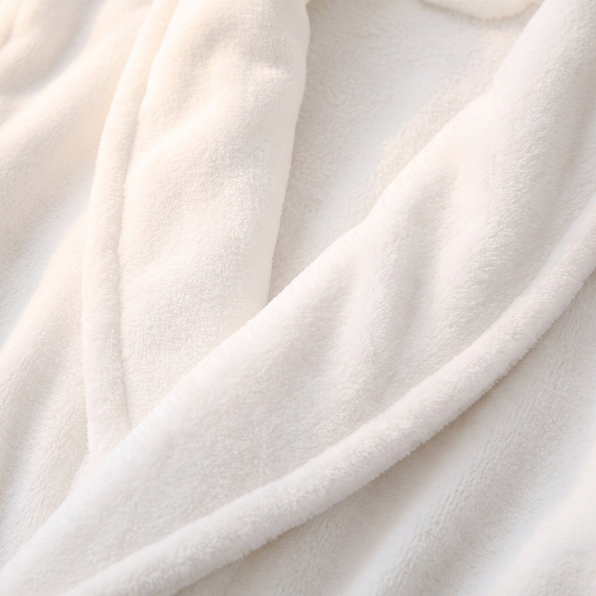Elodie bathrobe, White, plush flannel pile close-up