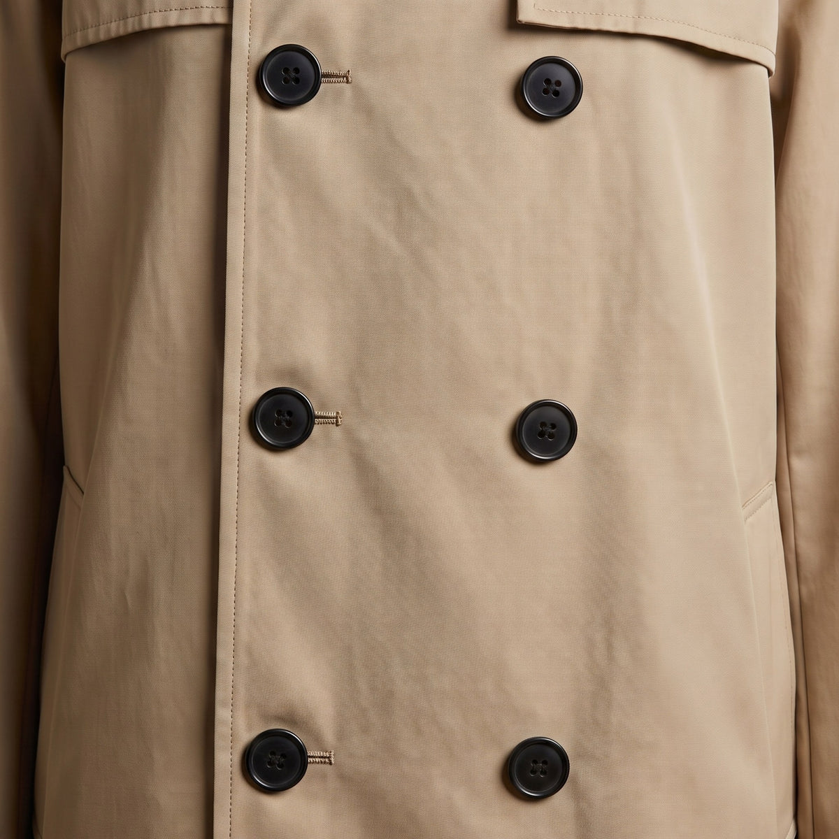 Filippo trench coat, Khaki, double-breasted button front close-up