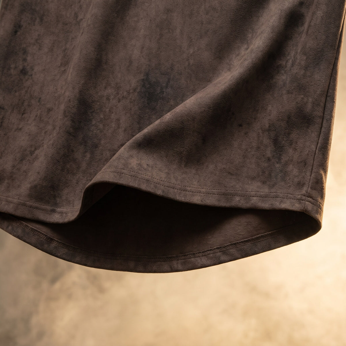 Desmond lace-up henley shirt, Brown, curved hem close-up
