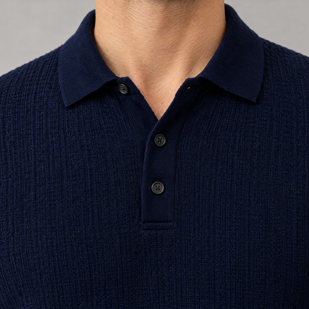 Vittorio polo collar and three-button placket, close-up